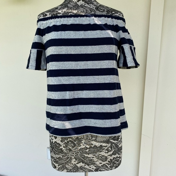 Madewell Tops - Madewell navy and gray short sleeve striped top. Size Medium.